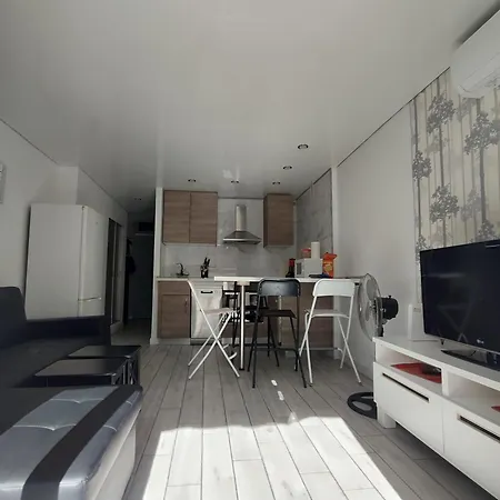 Apartmán Cozy With Balcony, Pool And Wifi In Playa De Americas *