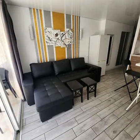 Apartmán Cozy With Balcony, Pool And Wifi In Playa De Americas