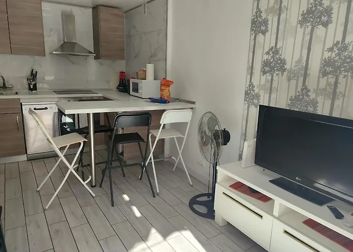 Cozy With Balcony, Pool And Wifi In Playa De Americas